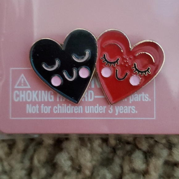 Heart pin🎁💝🏷 - Picture 5 of 7